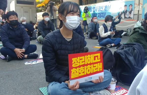 ▲ 공공운수노조는 더불어민주당사 앞에서 아시아나케이오, 이스타항공 공항노동자 고용안정 쟁취와 노동개악 저지, 전태일 3법 쟁취 결의대회를 열었다.