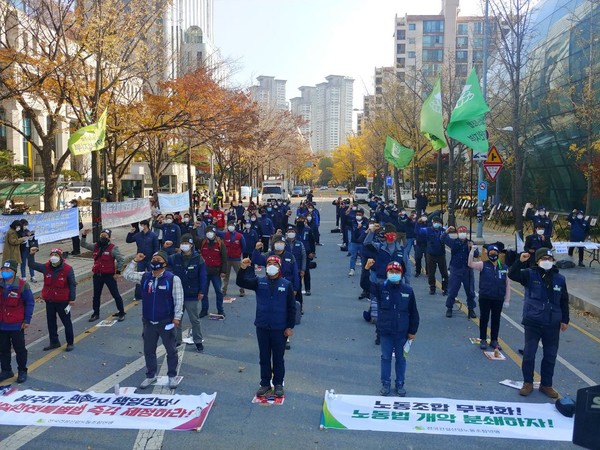 ▲ 건설산업연맹은 전경련 회관 앞에서 ‘전태일 50주기 열사정신 계승 2020 수도권 공동행동’을 열었다.