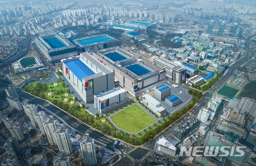 ▲ 삼성전자는 2018년 2월 23일 '화성 EUV(극자외선) 라인 기공식'을 열고 본격적으로 라인 건설에 착수했다고 밝혔다.[사진 : 뉴시스]