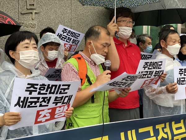 ▲ 요구안을 발표하고 있는 김성기 평택평화시민행동 대표 [사진 : 민플러스]