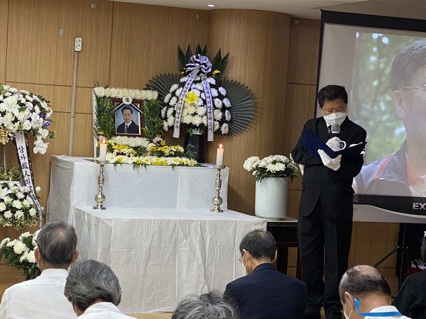 ▲ 강담선생 약력보고를 하고 있는 이정태 민자통 사무처장 [사진 : 민플러스]