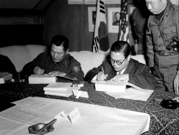 ▲ 자료6. 수복지구 행정권 이양식(1954. 11. 17)