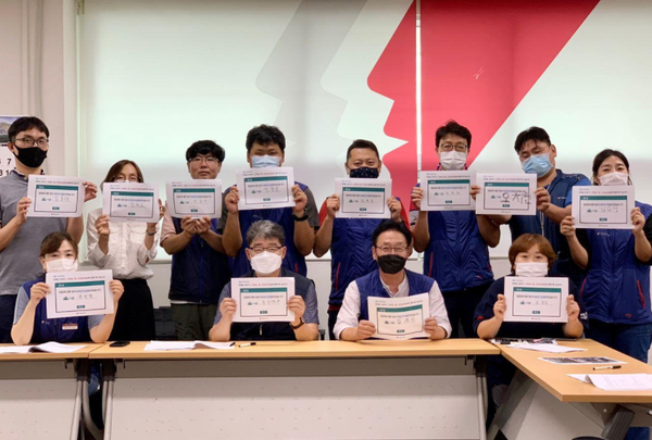 ▲ 민주노총 조합원들의 전태일3법 입법동의 인증샷. [사진 : '전태일3법' 홈페이지 갈무리]