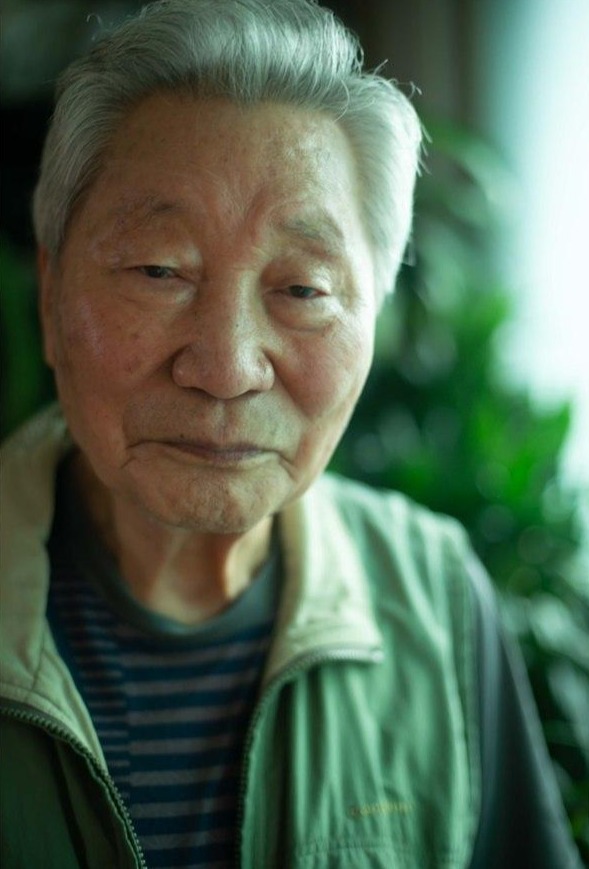 ▲거실에서, 김교영 선생의 거실은 마치 화원과 같다 [사진 :  민병래]