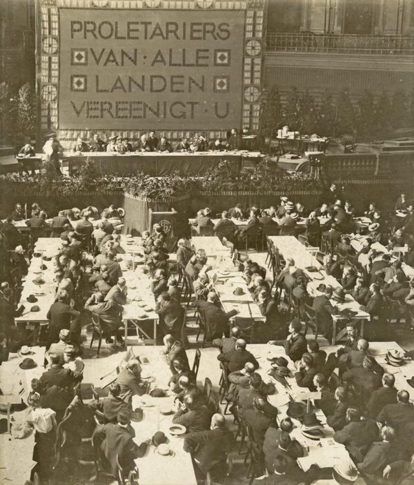 ▲ 1904년에 열린 제2인터내셔널 암스테르담 대회