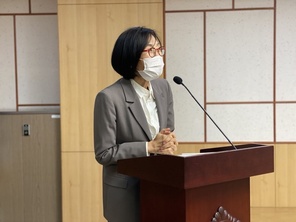 ▲ 1부 사회를 맡고 있는 김미경 (사)기린청소년 이사장