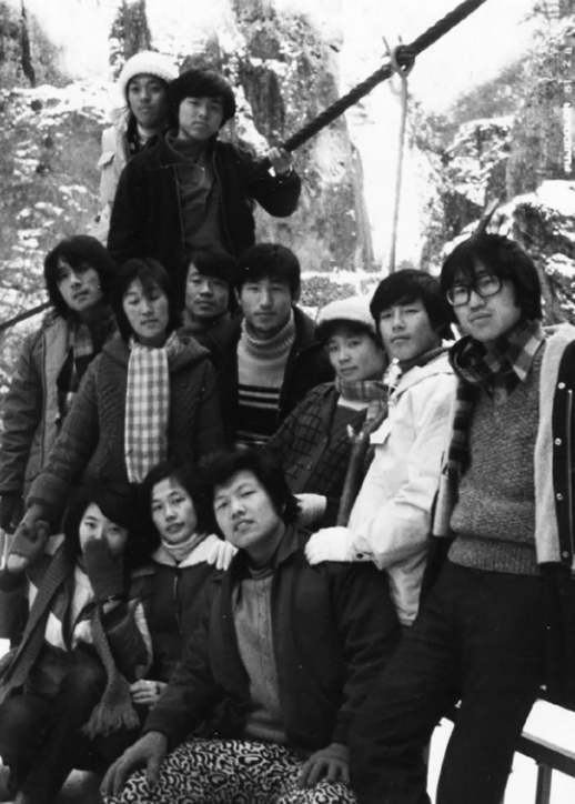 ▲ 대학시절의 모습. 두 번째 열 왼쪽에서 세 번째가 강병기 동지.