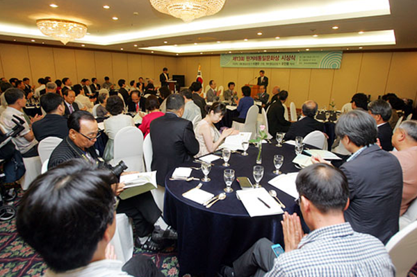 ▲ 2011년 6월 서울 세종호텔에서, 수상기념 강연 “해외동포가 남과 북에 드리는 고언”. 파격적 ‘쓴소리’를 내던졌다.