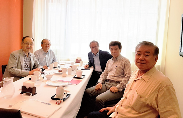 ▲ 2017년 8월 하순, 서울에서 백낙청, 임동원, 정세현, 문정인 특보와 만나고 다음 날 평양에 한 주일 다녀와 다시 만났다. 2018년 남과 북이 바라던 일대 격변이 일어났다. 그러나….