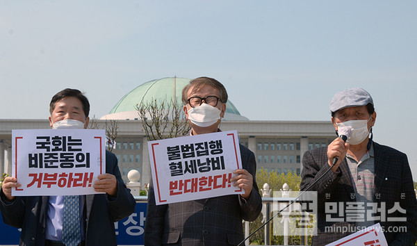 ▲기자회견에 참석한 (왼쪽부터) 이장희 불평등한 한미SOFA개정국민연대 상임대표의장/평화통일시민연대 상임대표, 허상수 주권자전국회의 공동대표, 양재덕 (사)평화철도 공동대표.