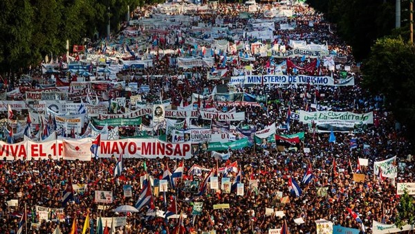 ▲ 미국의 색깔혁명에 맞선 쿠바 시위대 [사진 : Lucien Cron]