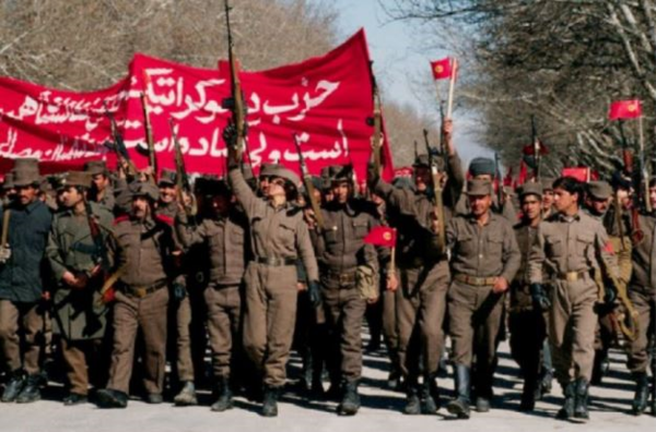 싸우르 혁명을 일으키는 아프가니스탄 인민민주당