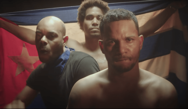 사진-9 "파트리아 이 비다" 비디오에서 산 이시드로 운동 회원 메이켈 오소르보(왼쪽)와 엘 펑키(오른쪽), (측면)오테로 알칸테라