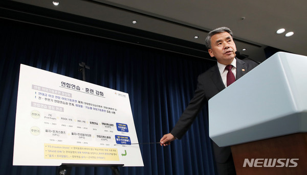 [서울=뉴시스] 홍효식 기자 = 이종섭 국방부 장관이 22일 서울 용산 대통령실 청사 브리핑룸에서 국방부 업무보고 관련 브리핑을 하고 있다. 2022.07.22. yesphoto@newsis.com