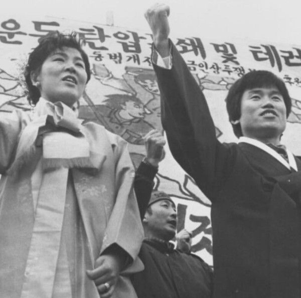 ▲1989년 노옥희♥천창수의 결혼식. 당시 천창수 선생님은 1989년 1월8일 울산 현대그룹 계열사 노동자 연쇄테러사건(1·8테러사건)  피해자였다.