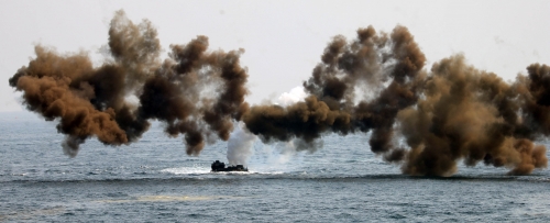 ▲ 한미 해군과 해병대는 3월 29일 오전 포항 훈련장에서 ‘23 쌍룡훈련, 결정적 행동’ 을 실시했다. 이 상륙훈련은 북에 해병대를 침투하는 군사연습이다.