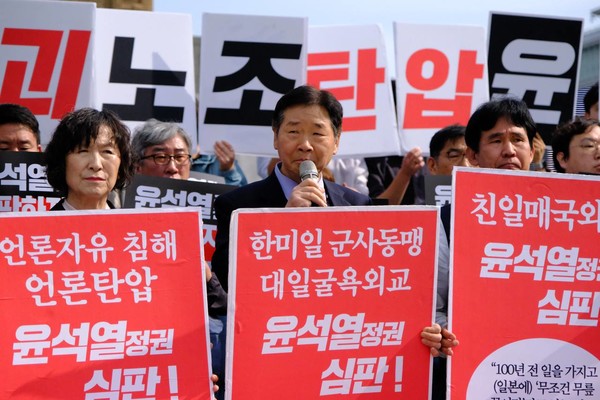 ▲ 이장희 서울시국회의 상임대표가 윤석열 정부 규탄발언을 하고 있다. ⓒ김준 기자