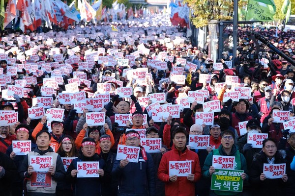 11일 서대문사거리에서 열린 ‘전태일 열사 정신 계승 2023 전국노동자 대회’ ⓒ 김준 기자