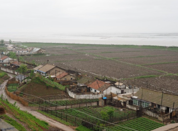 안융진이 있던 곳으로 추정되는 평남 문덕군 청천강 하구 전경. 《한겨레》 2018.06.11.