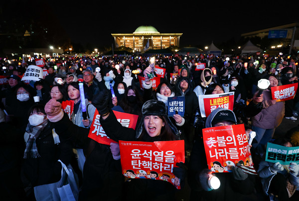 ▲ 7일 여의도 국회 앞에서 열린 '내란죄 윤석열 퇴진! 국민주권 실현! 사회대개혁! 국민촛불대행진' ⓒ뉴시스