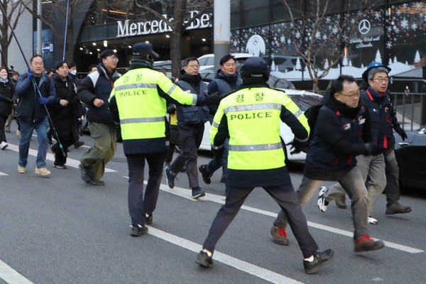 12일, 민주노총 한강진 대통령 관저 앞 투쟁 ⓒ민주노총