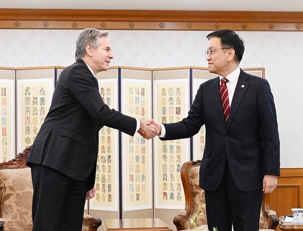 한덕수가 탄핵되자 미국무장관은 최상목 대행을 만나 한미 외교 정상화를 선언했다. 이 역시 내정간섭이다.