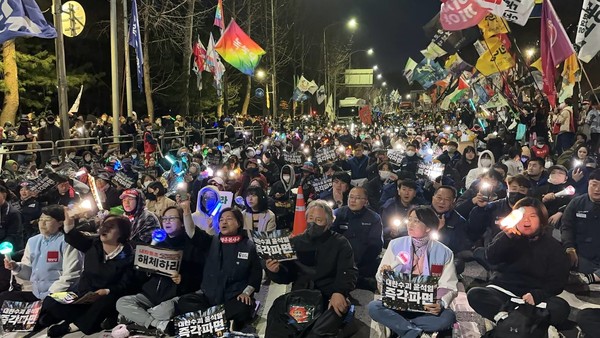 ▲ 남태령 밝히는 농민들과 시민들 ⓒ비상행동