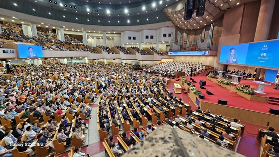 한국교회총연합(한교총)이 여의도순복음교회에서 6.25 한국전쟁 74주년 기념예배를 하는 모습.