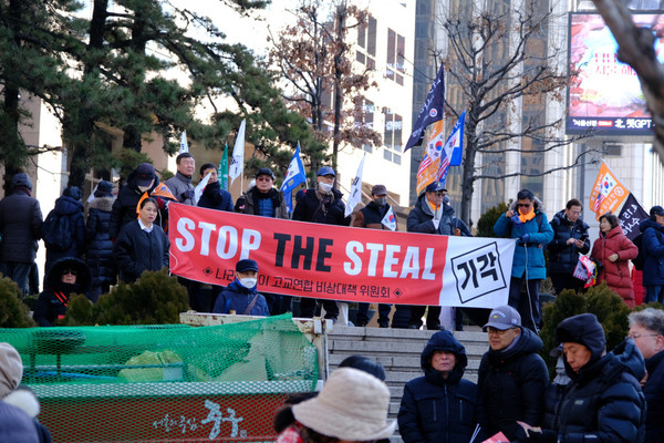 22일 세종로 사거리에서 열린 극우단체 집회 ⓒ 김준 기자
