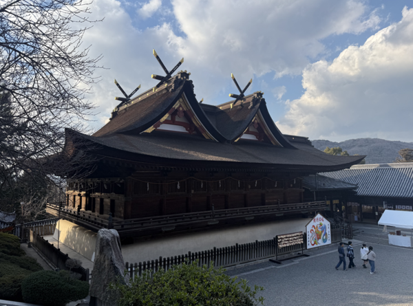 기비 가야소국의 지배세력인 가야씨가 대대로 관리하고 제사를 지내온오카야마현 소재 기비쯔신사. 후술하듯 이곳에서는 기비쯔히코와 우라를 신으로 모신다.