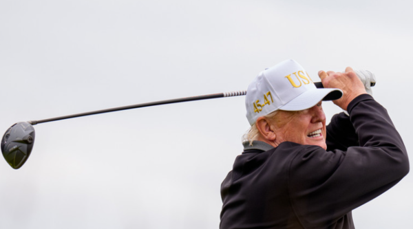 U.S. President Donald Trump tees off at a new 18-hole course at Trump International Golf Links on July 29, 2025 in Balmedie, near Aberdeen, Scotland. © Andrew Harnik/Getty Images