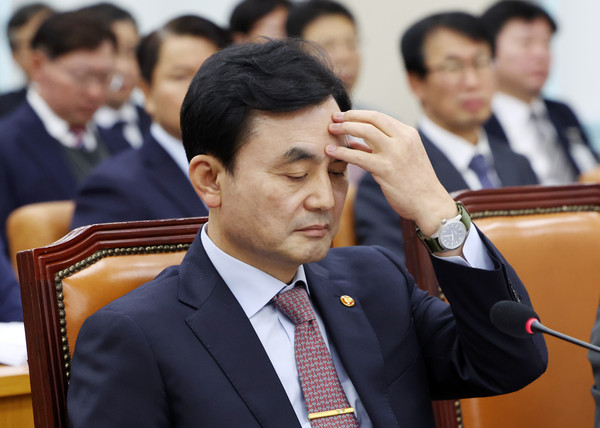 안규백 국방부 장관이 30일 오전 서울 여의도 국회 국방위원회에서 열린 국방부에 대한 종합감사에 출석해 있다. ⓒ뉴시스