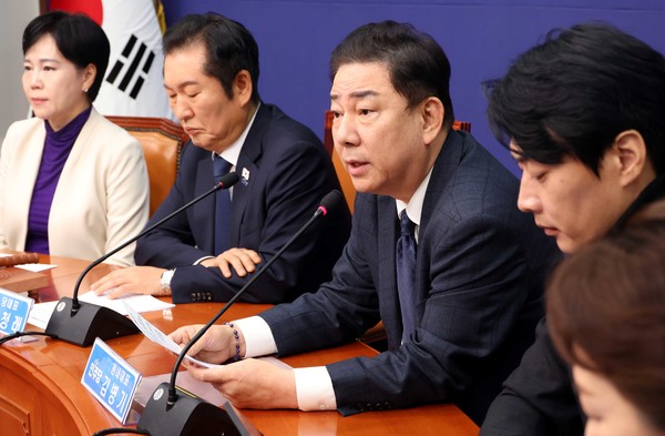 김병기 더불어민주당 원내대표가 24일 오전 서울 여의도 국회에서 열린 최고위원회의에서 발언을 하고 있다. ⓒ 뉴시스